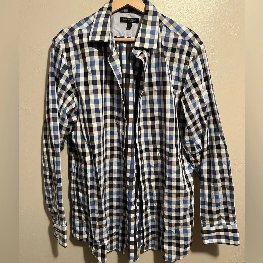 Banana Republic Men's Non Iron Tailored, Slim Fit Button Up Shirt